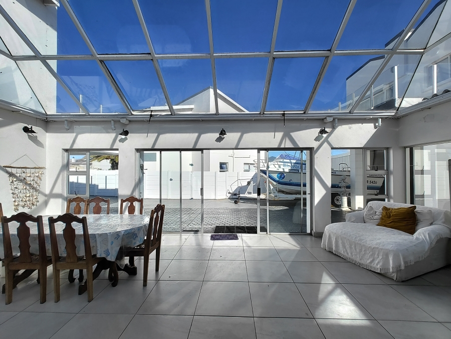 To Let 3 Bedroom Property for Rent in Stilbaai Wes Western Cape